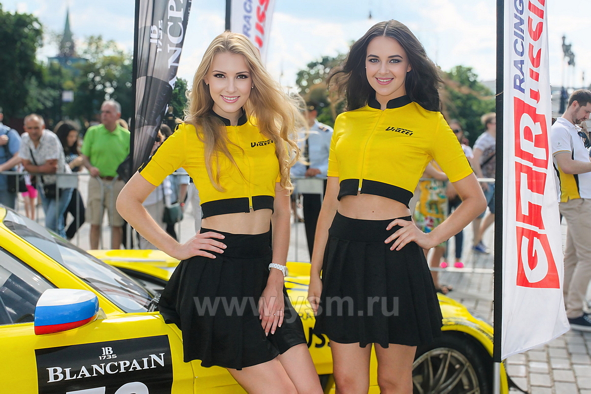 девушки на автосалон