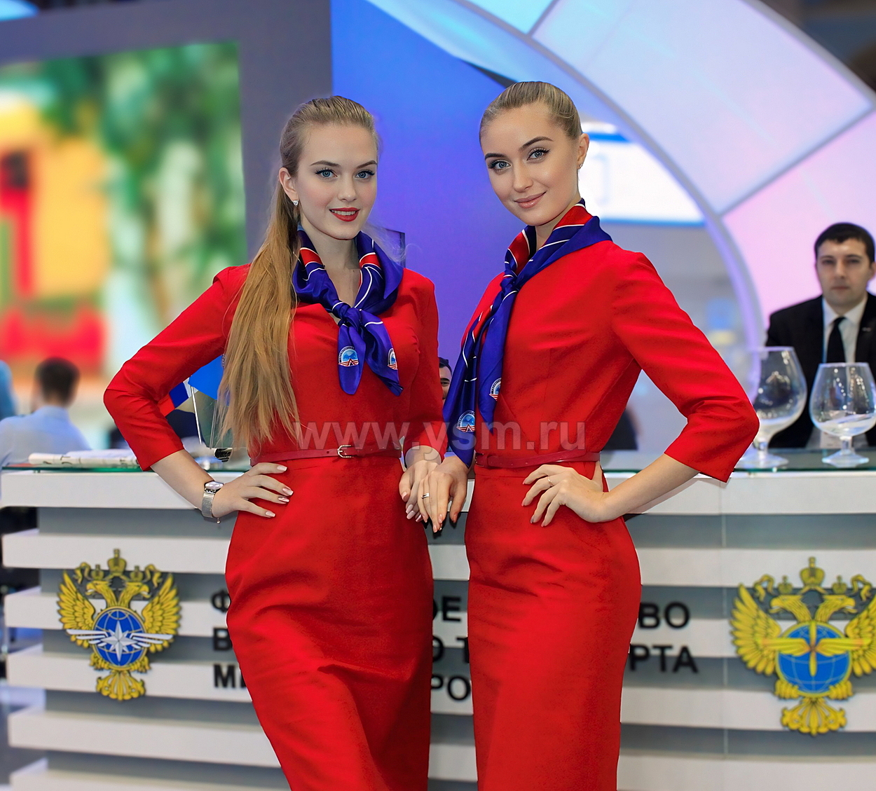 помощницы на мероприятии в промо форме